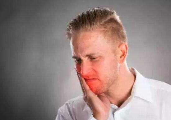 口腔溃疡造成癌变的症状,口腔溃疡癌变早期有什么症状