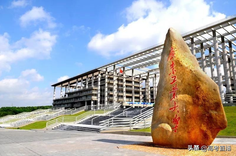 被不喜欢的专业录取了要不要自考,被不喜欢的专业录取不能退吗