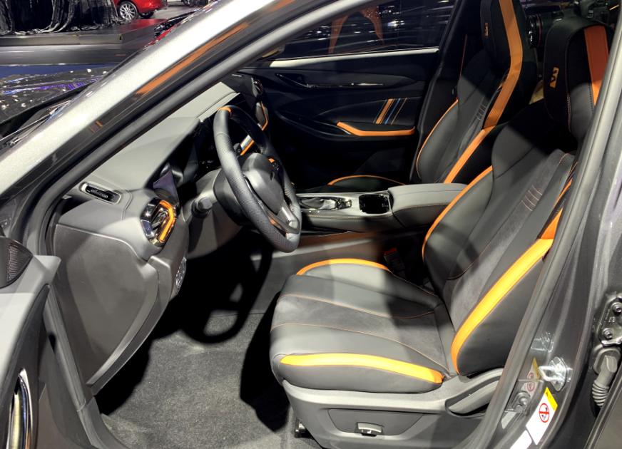 欧尚X5变身运动达人，橙色装饰条尽显犀利，它是你的理想型吗