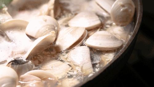 冲着“海虫子”去的卜卜贝，每天排队到凌晨1点