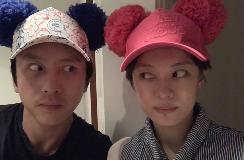 张庭50岁越活越潇洒,张庭50岁活成18岁让人羡慕的模样