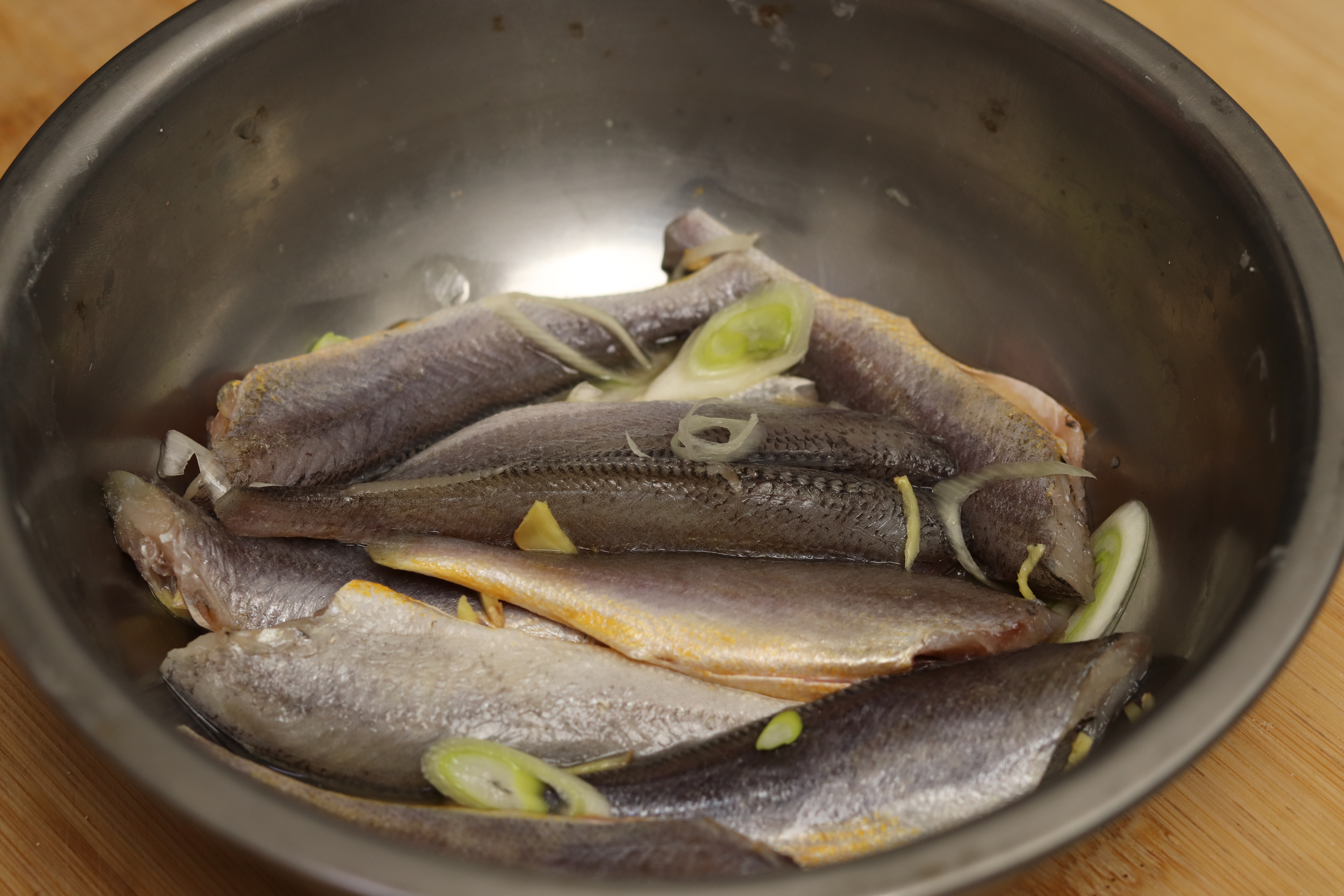 炸鱼用油跟淀粉的做法,炸鱼时用什么淀粉好