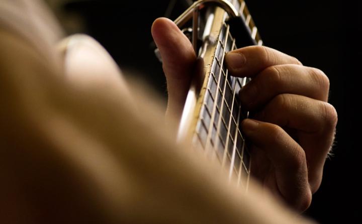 高血糖引起手臂疼痛是啥病,左手大拇指和食指发麻和高血糖