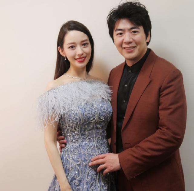 吉娜挺孕肚拍广告视频,吉娜挺孕肚拍广告现场