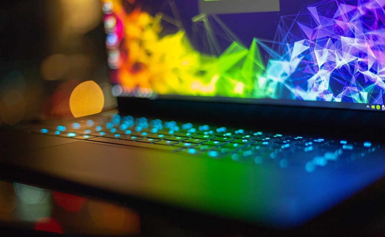 雷蛇灵刃17值不值得入手,雷蛇灵刃17可以当工作站