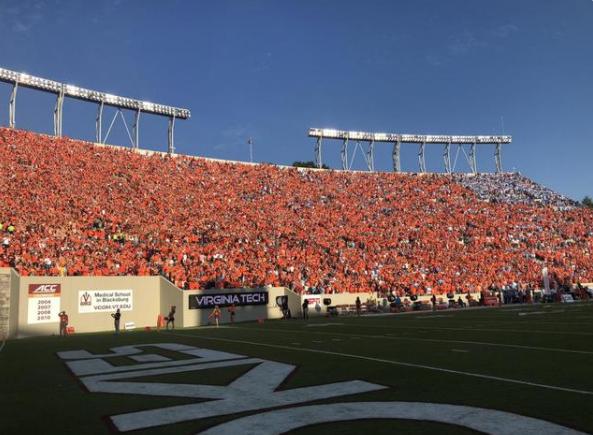 球迷欢呼雀跃引发地震,美国球迷引发地震