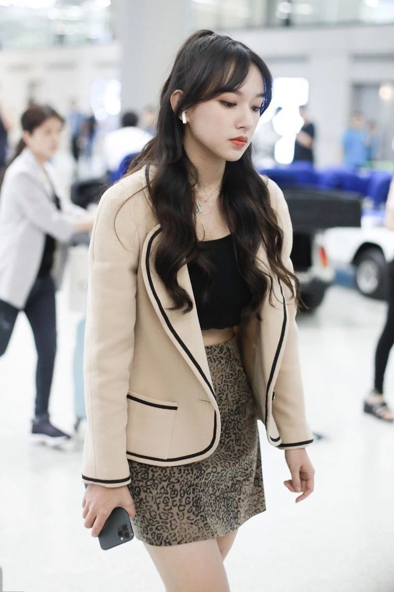 程潇微胖完整版,程潇穿绿色露腰上衣