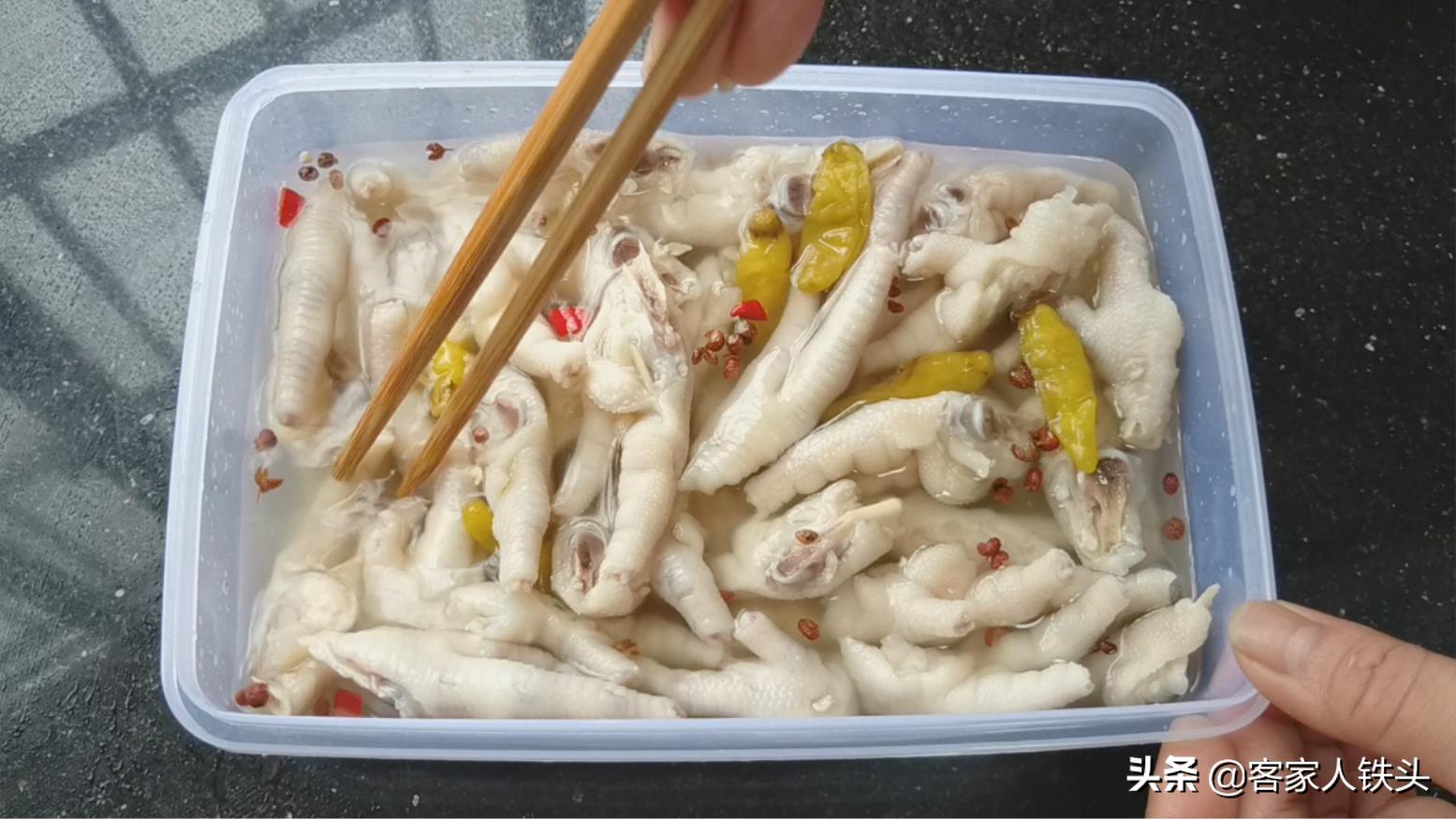 在家做泡椒鸡爪,在家做泡椒鸡爪又脆又好吃还便宜