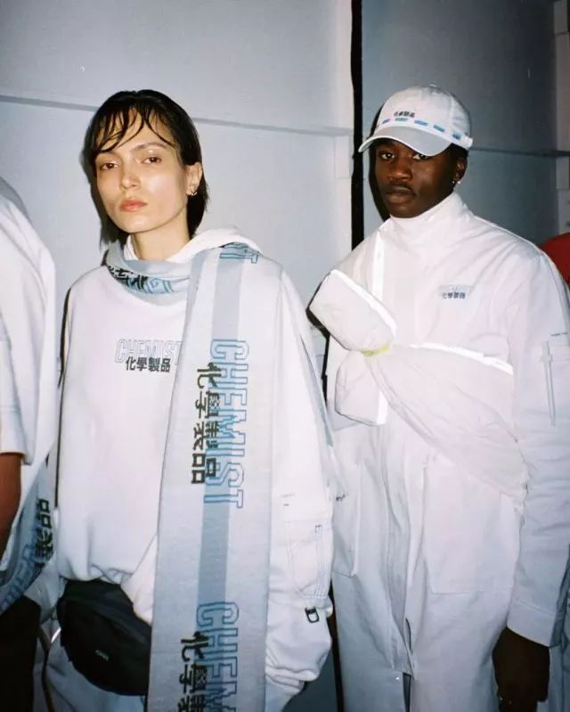 supreme联名日系闪电潮牌,潮牌supreme哪些是真的