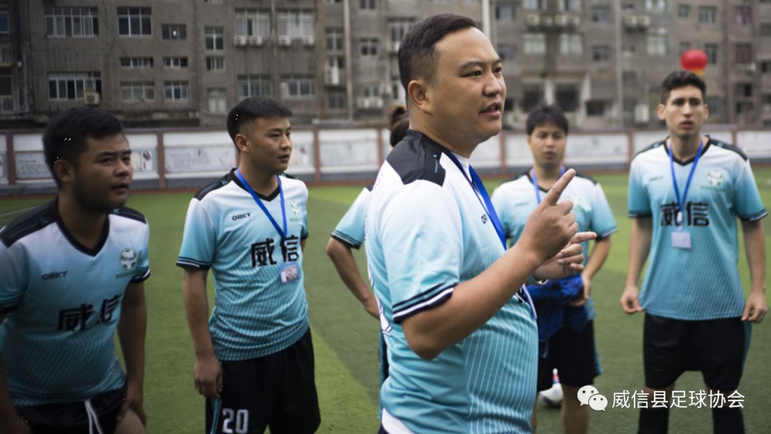 三市镇的足球比赛,我县首次举办全国县域足球赛事