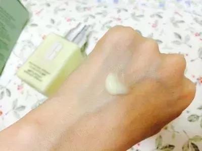 每秒卖出三瓶的倩碧小黄油，为什么就你用着闷痘出油？