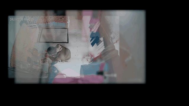 向对面出租屋射了一箭：80后妈妈王莹在城中村的实验艺术