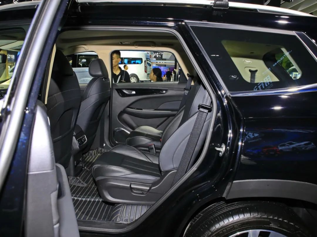 10万就能拿下的两款suv,10万空间大的6座suv