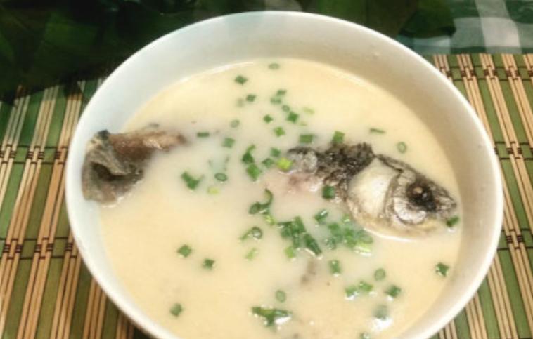 无论炖什么鱼只要记住2种料,鱼肉汤用什么鱼最佳