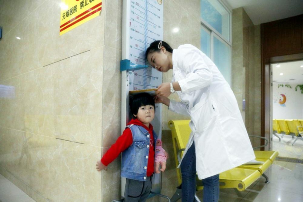 三岁小孩能看出身材比例吗,2022年婴儿生长发育标准对照表