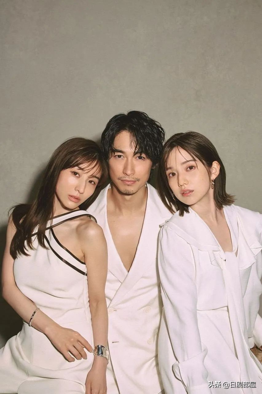 钘ゅ唸闈涜妭鐩鎼,钘ゅ唸闈涚患鑹烘彁鍒扮殑濂崇敓鏄皝