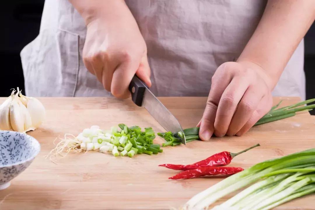 月子期间能吃葱姜蒜酱油醋吗,月子可以吃葱姜蒜酱油醋吗