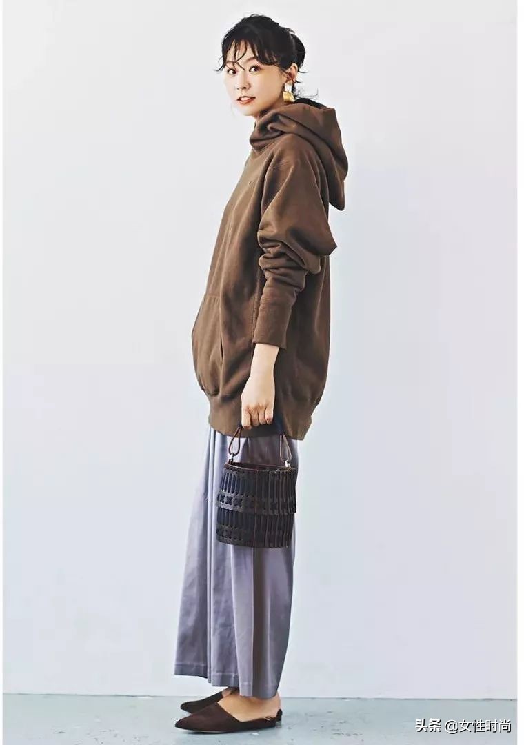 适合日常穿搭看的时尚杂志,日本小众女士秋季穿搭