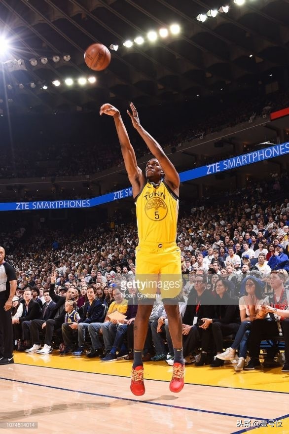 圣诞大战球鞋上脚,2010圣诞大战科比上脚球鞋