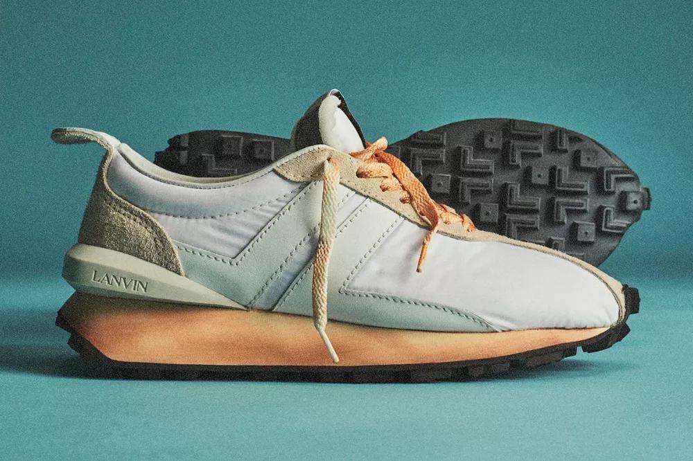 今天上班迟到了,因为隔壁公司的姑娘问我要鞋子链接|球鞋推荐