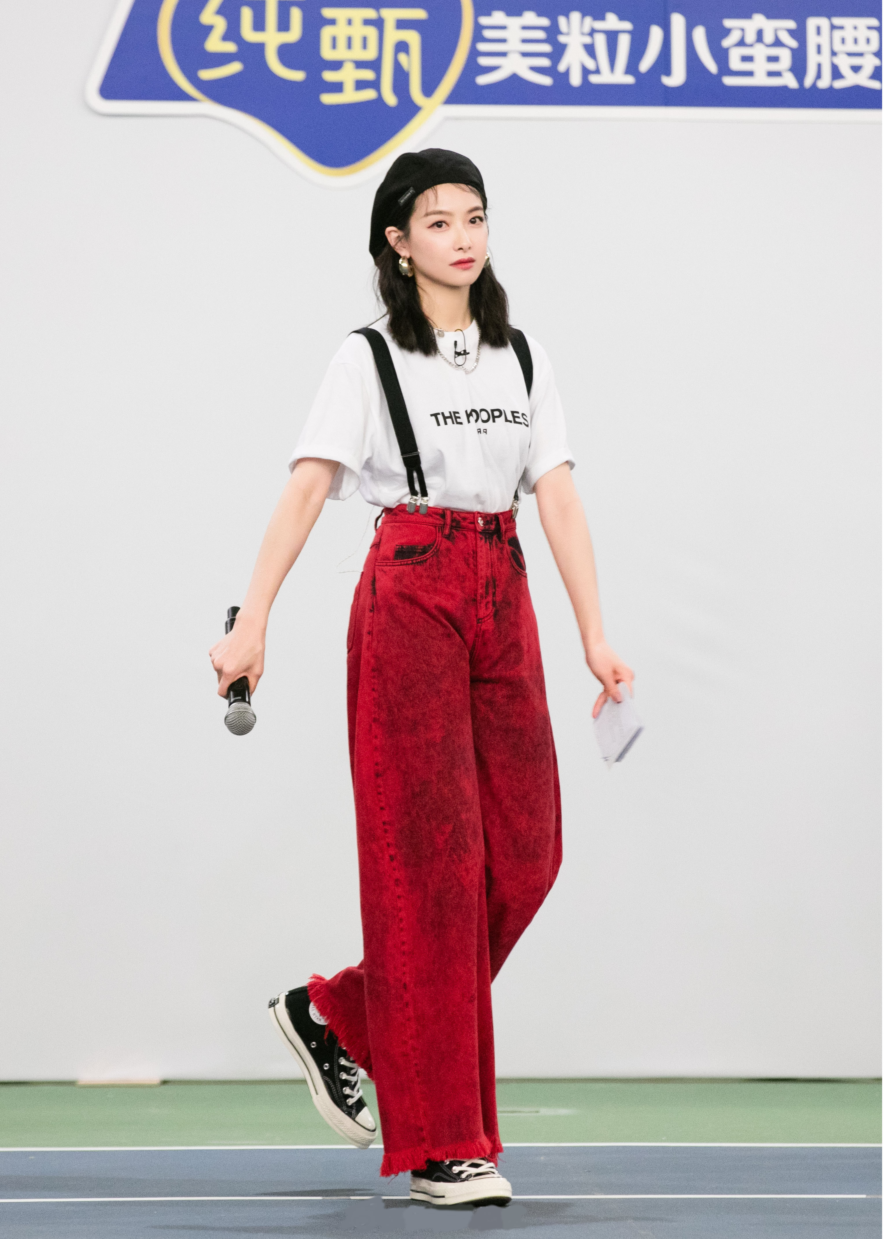 宋茜西装外套搭牛仔裤,宋茜贝雷帽配格纹大衣