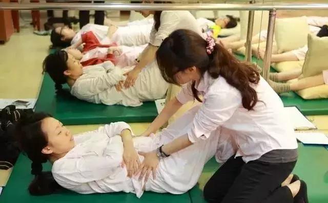 生完孩子一笑就漏尿,产后一笑漏尿