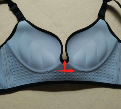 这么多年，我一直假装很会挑文胸……