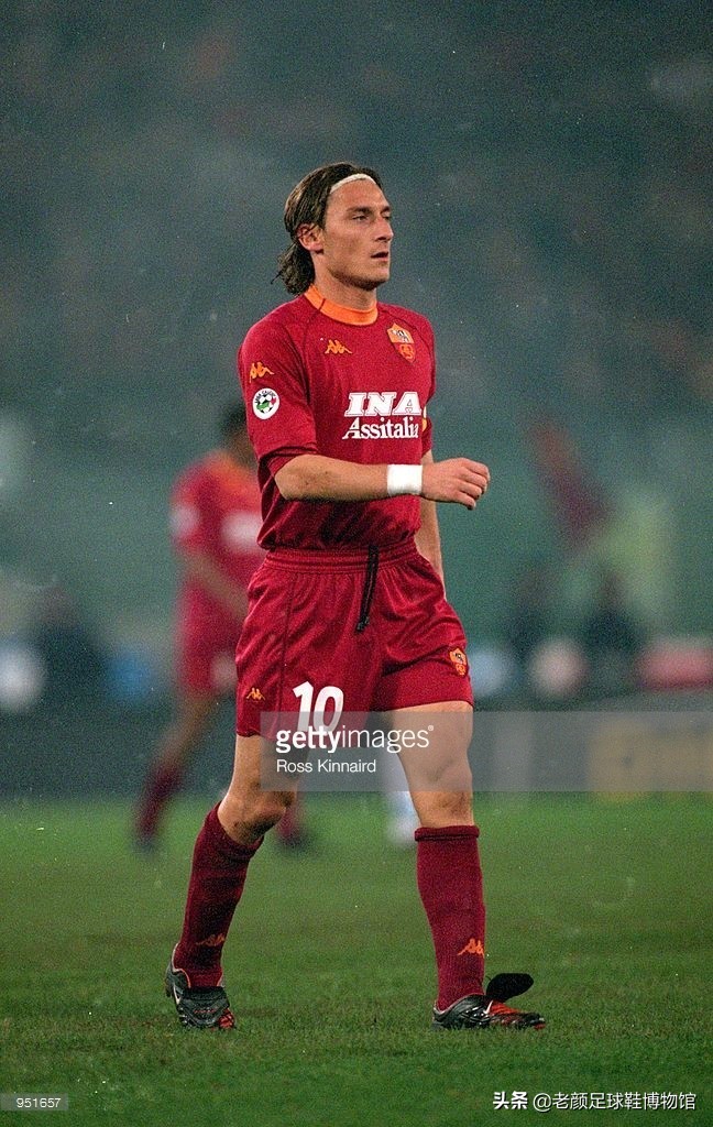 17岁签约nike,t90头号代言人欧锦赛反水怒喷球鞋散热差