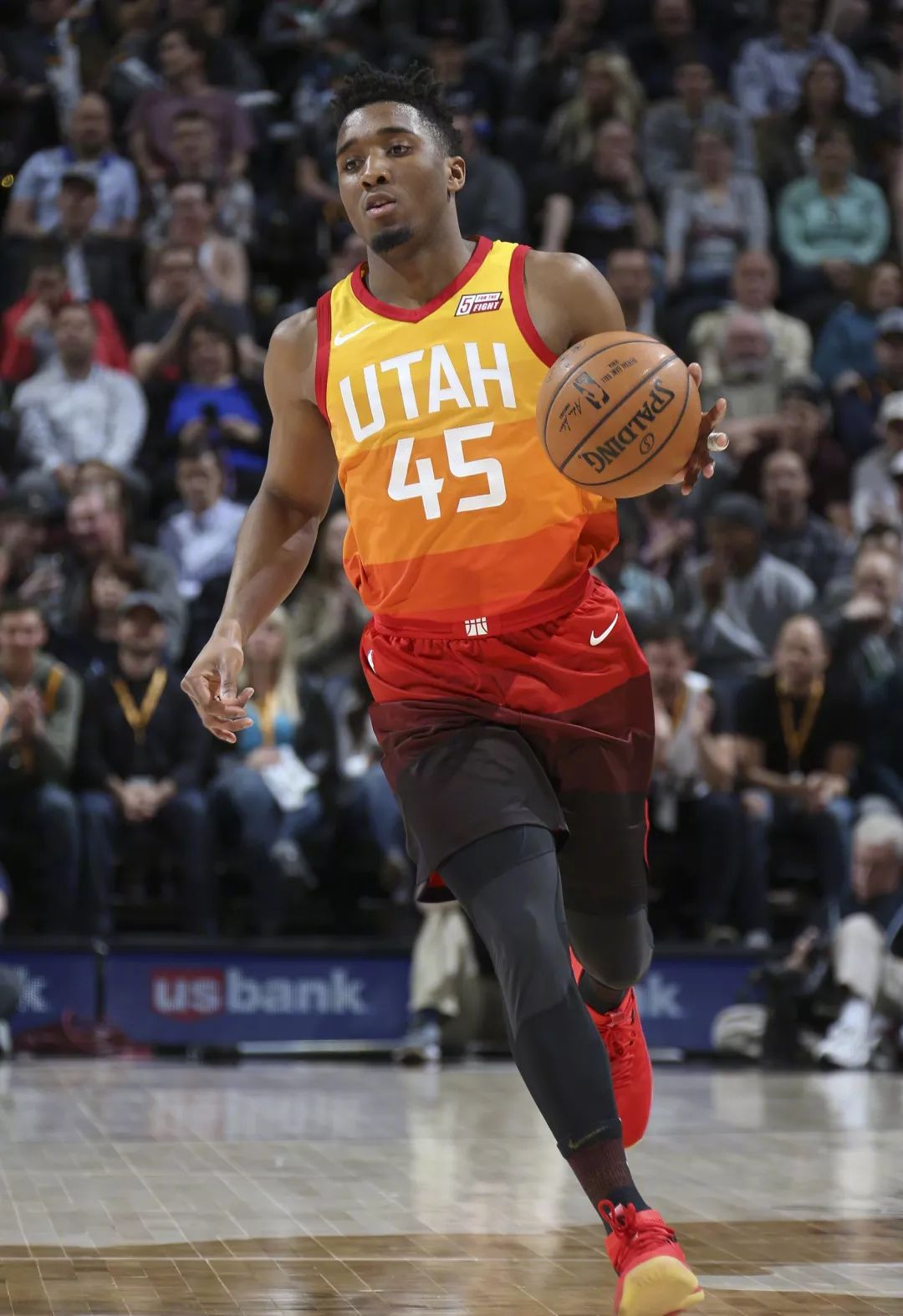 耐克又出了哪些球星的鞋,耐克哪一年赞助了nba的球衣