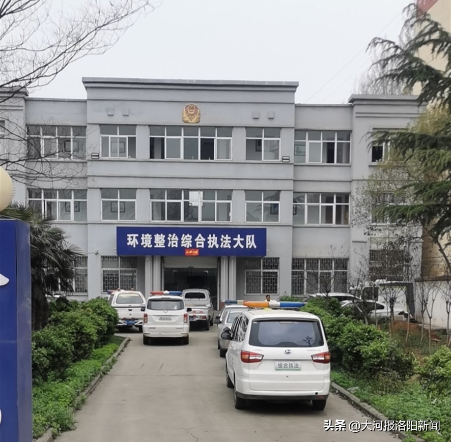 洛阳综合执法大队,城管执法车装警灯无牌照上路