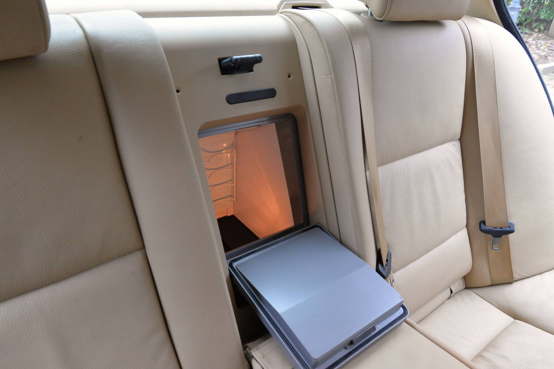 11万出头宝马5系，有电视带冰箱，顺丰小哥难自拔「路试笔记」