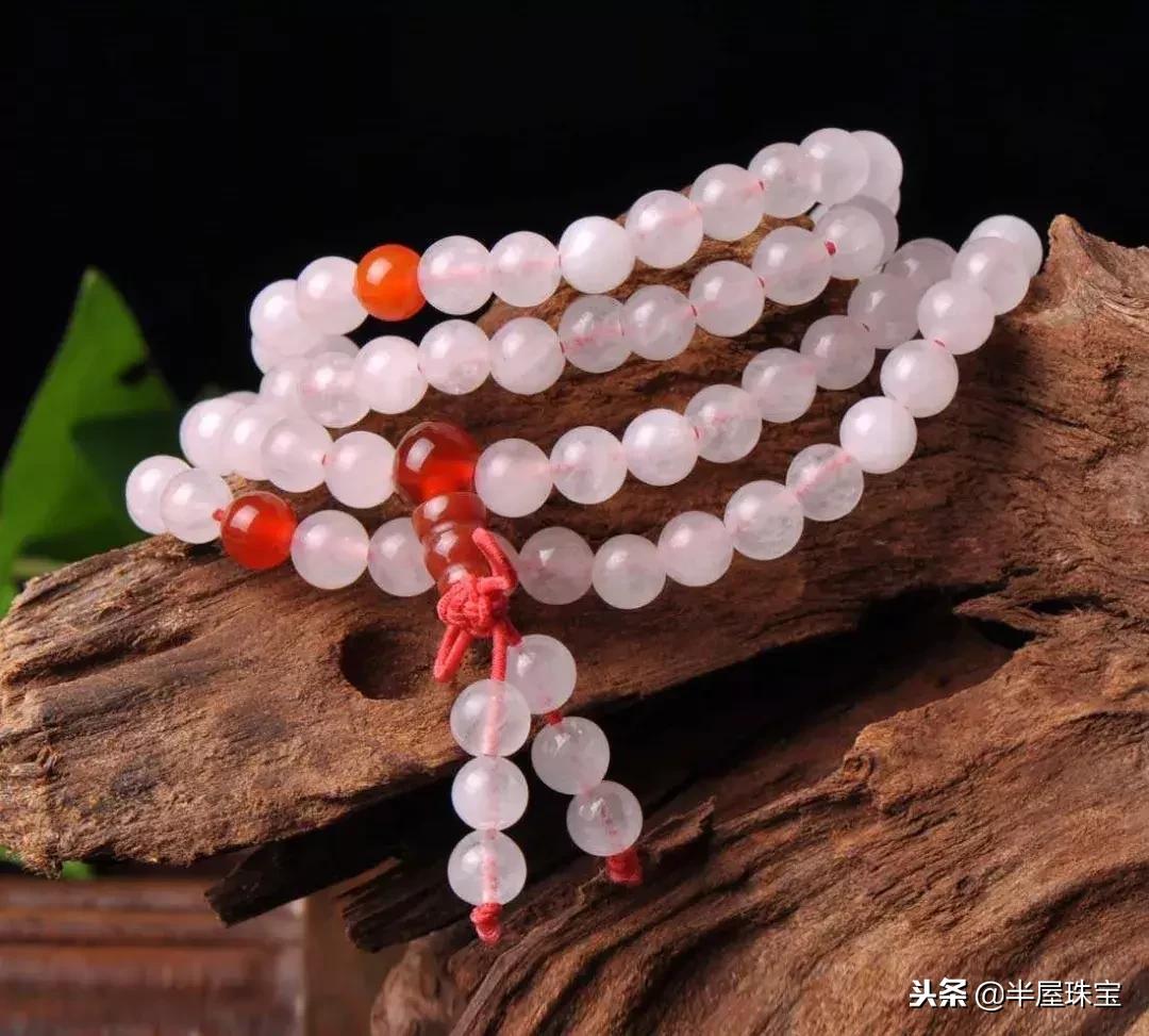 代表爱意与誓死忠诚的宝石,代表着浪漫爱情的宝石