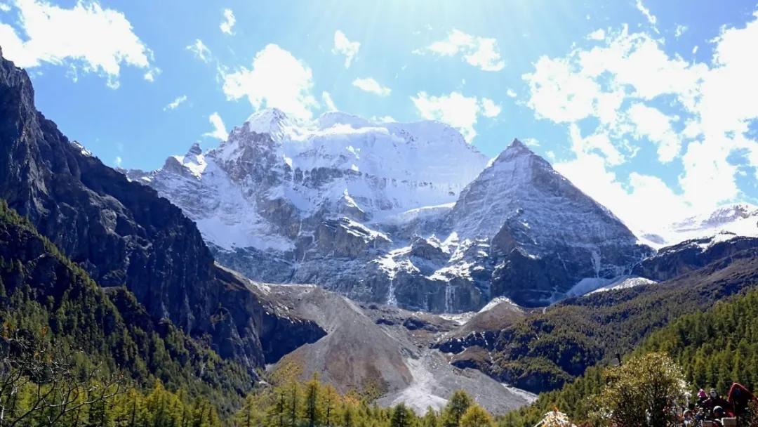 去稻城亚丁要经过哪些地方,去稻城亚丁旅游必备什么条件呢