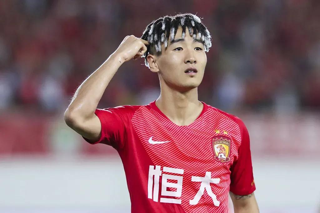 足球队员最帅的发型,足球运动员都留什么发型