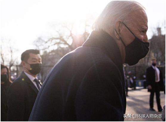 拜登的贴身保镖有多厉害,拜登身后的亚裔保镖一夜爆红