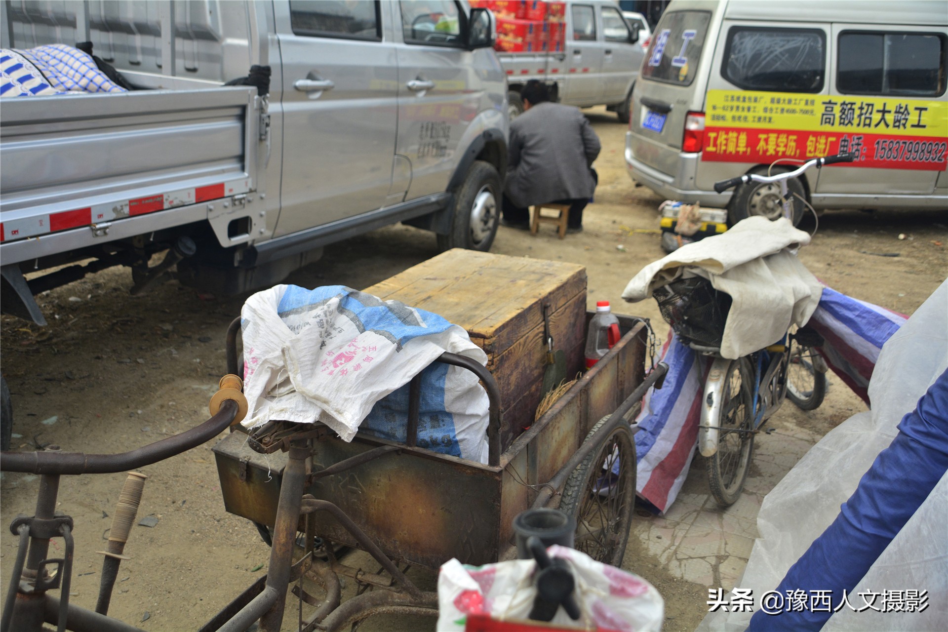 农村包工头捡到一把锋利小刀,转行修皮鞋,30年熬走6位老师傅