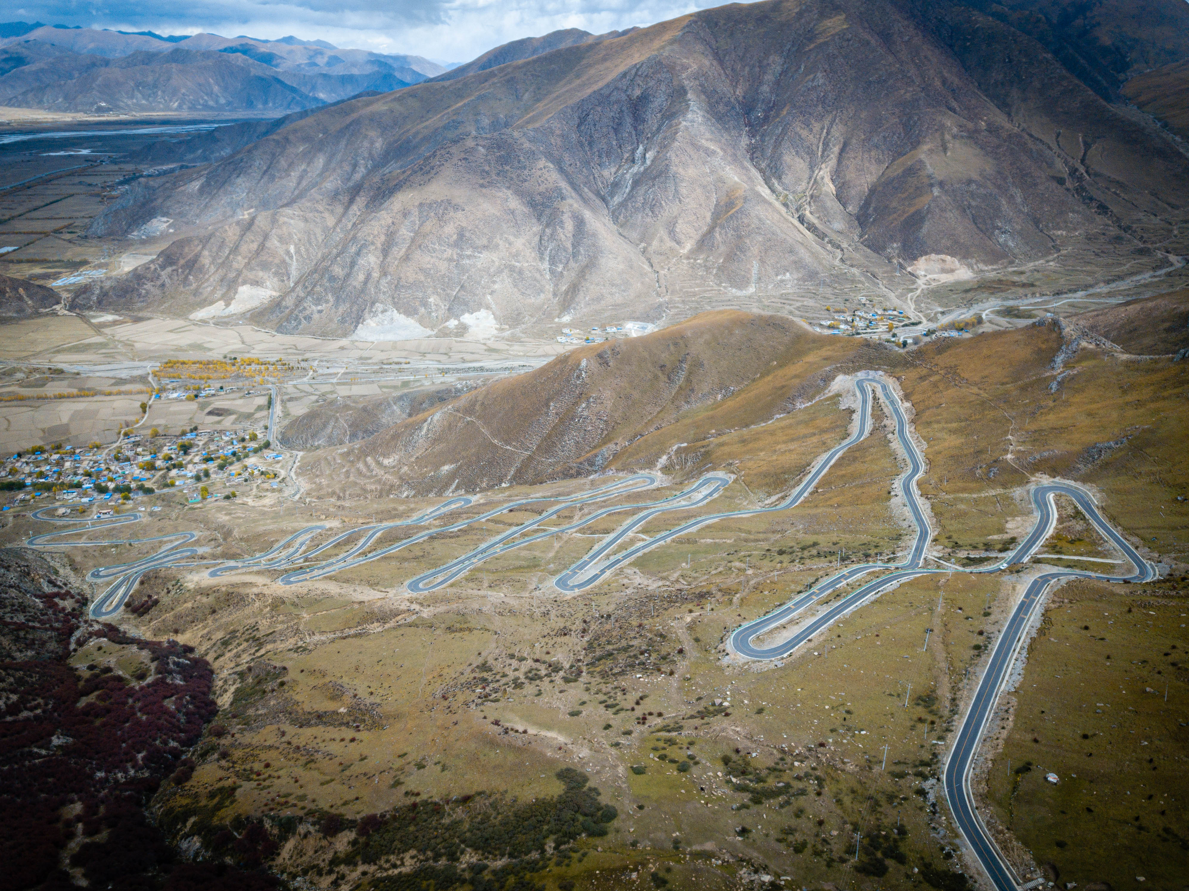 开比亚迪唐越野,比亚迪唐去无人区