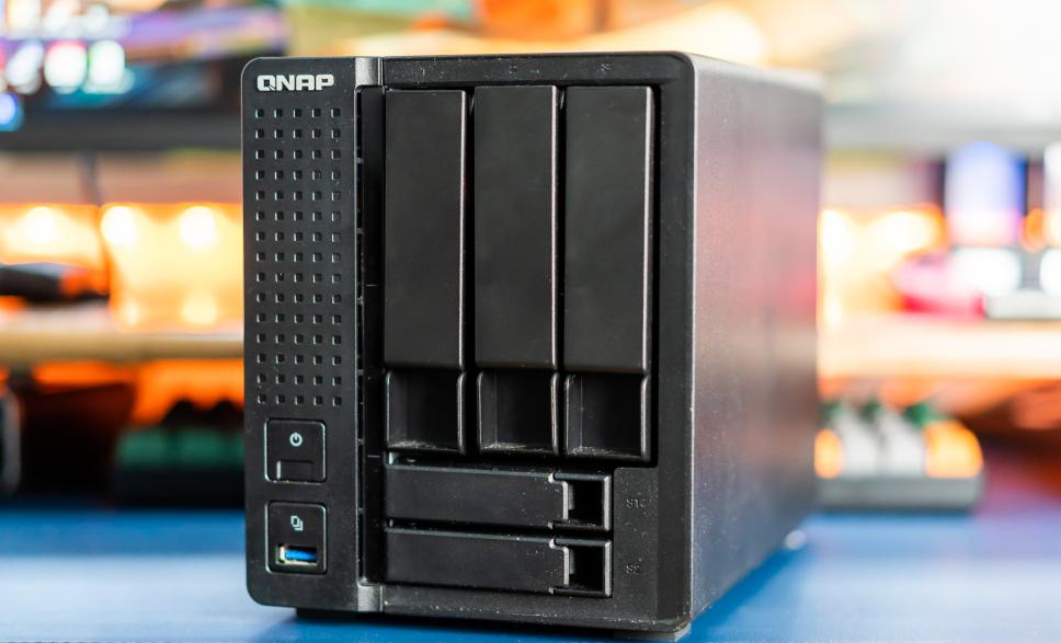 群晖2.5寸nas硬盘推荐,2023威联通nas和群晖nas对比