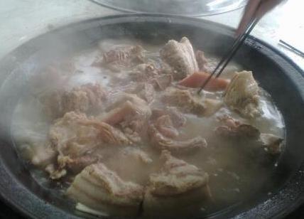 杀猪菜到底是哪里的特色美食,探寻正宗东北杀猪菜