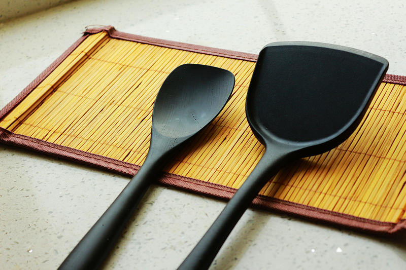 厨房空间开拓者---英国帝伯朗不粘锅,享受生活中美食的冲击