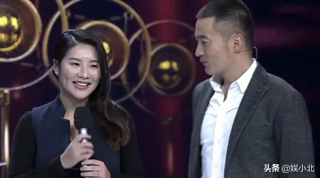 成名后爸爸去世，不婚却爱上小10岁女主播，“吕秀才”的跌宕人生