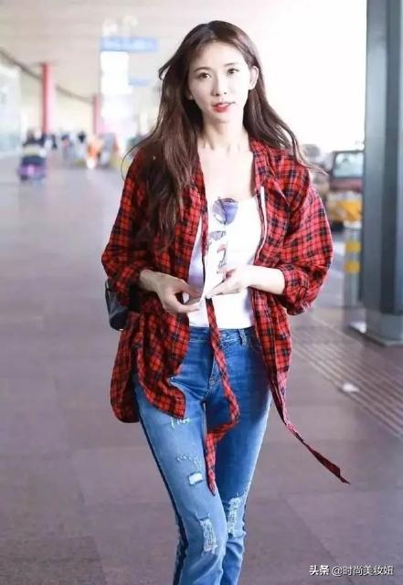 44岁林志玲穿深v裙,林志玲穿深v吊带裙