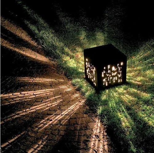 千万别让5块钱的小灯泡，毁了你价值500万的庭院花园