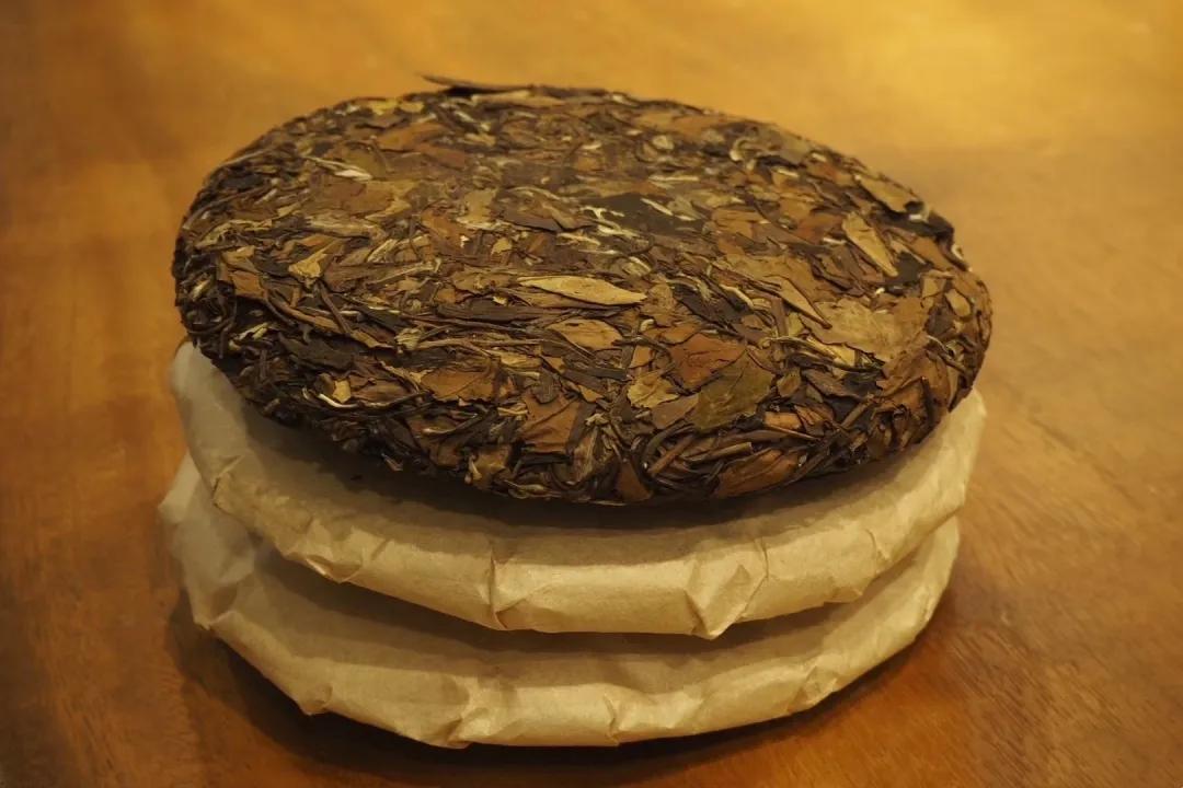 白茶饼有白色絮状,白茶饼里有絮状物