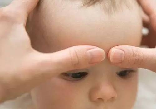 宝宝囟门闭合过早过晚都是问题，这些异常家长要注意