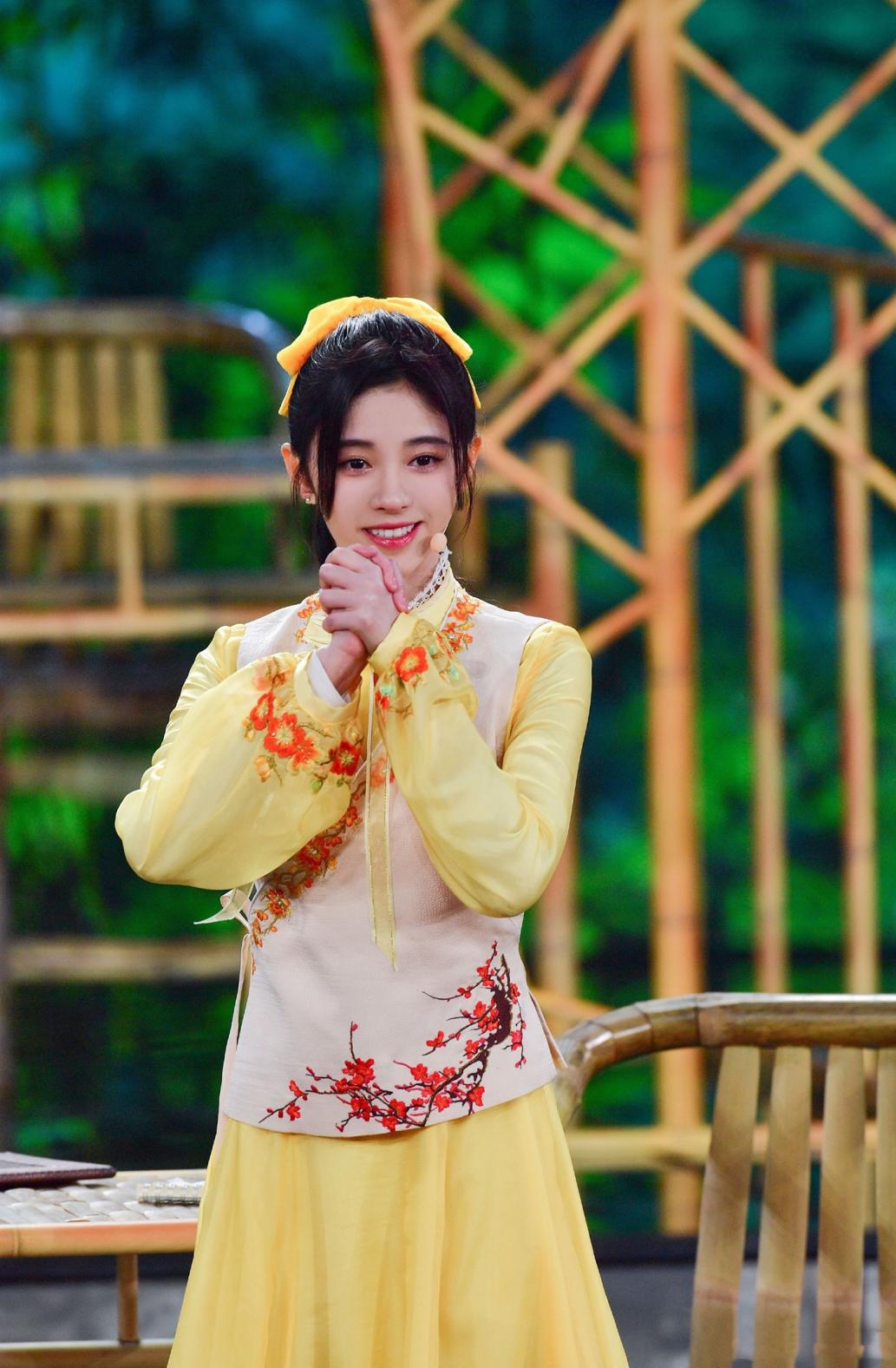 穿搭总结｜159cm的鞠婧祎如何穿出大长腿？小个子逆袭技巧来get