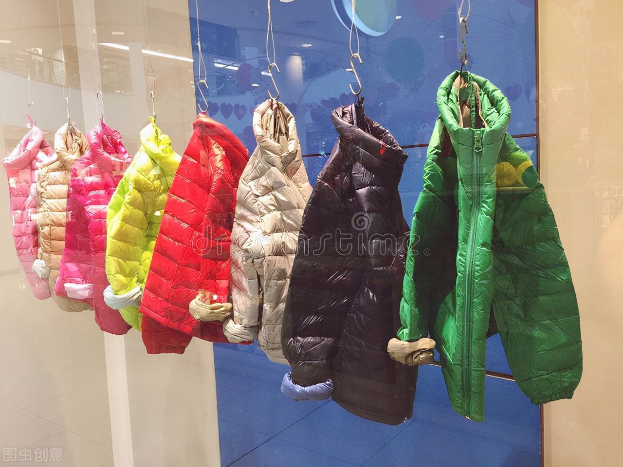 中国童装“头把交椅”巴拉巴拉，半年收入40亿，仍深陷百团大战