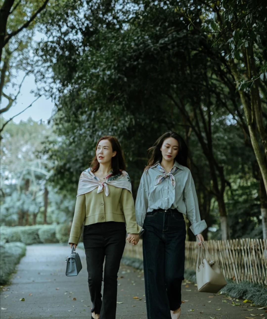 中老年妇女如何穿搭显年轻有气质,中老年气质优雅穿搭高级感