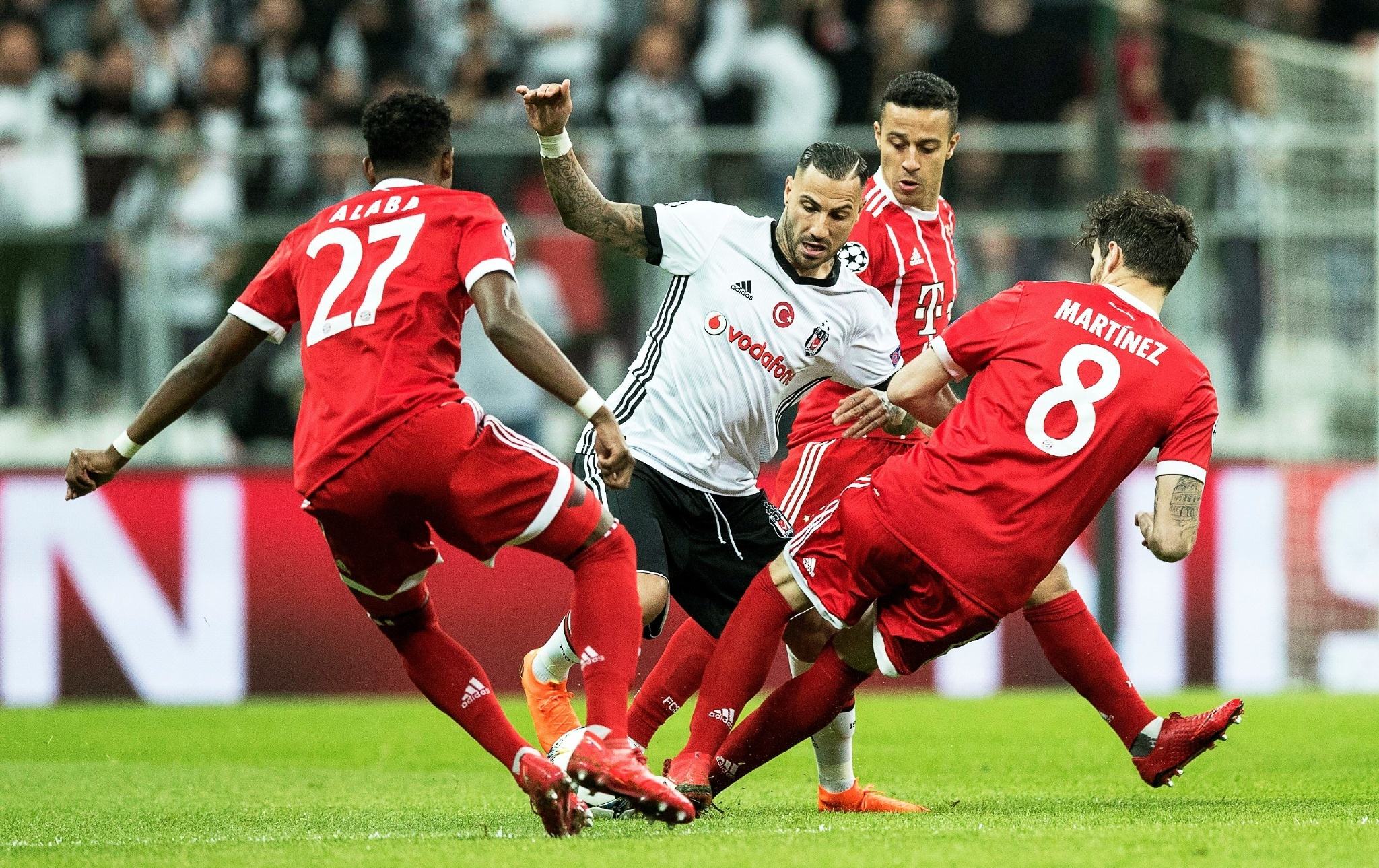 他拥有世上无与伦比的外脚背技术，比C罗更有天赋可是难有成就