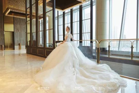 时尚经典2021「云端」夏季婚纱新品发布会